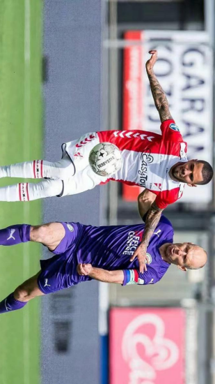 对年轻球员 对年轻球员