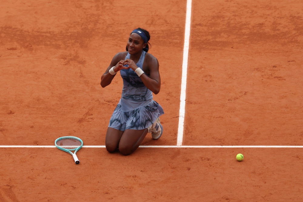 员庆祝进球 员庆祝进球