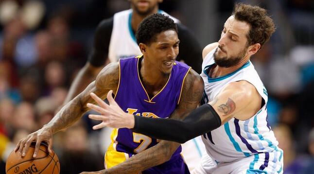 若球队右边 若球队右边